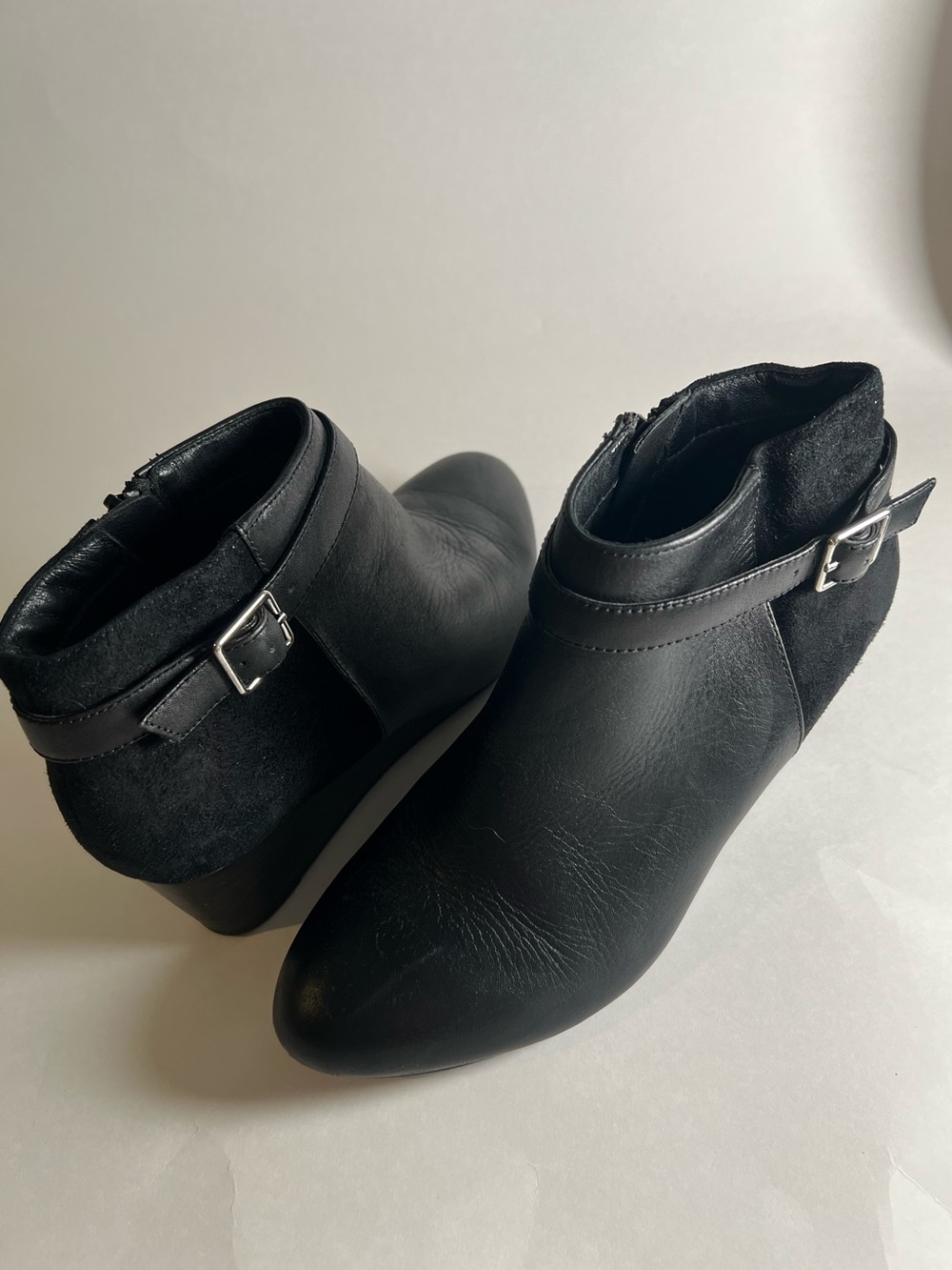 Vionic Shasta Womens 6.5 Black Leather Suede Ankle Boots Wedge Side Zip Buckle